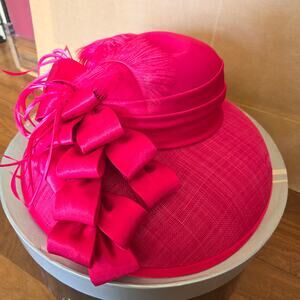 NWT Elite Champagne Red, straw‎ with satin bows and feathers #25  (3682)